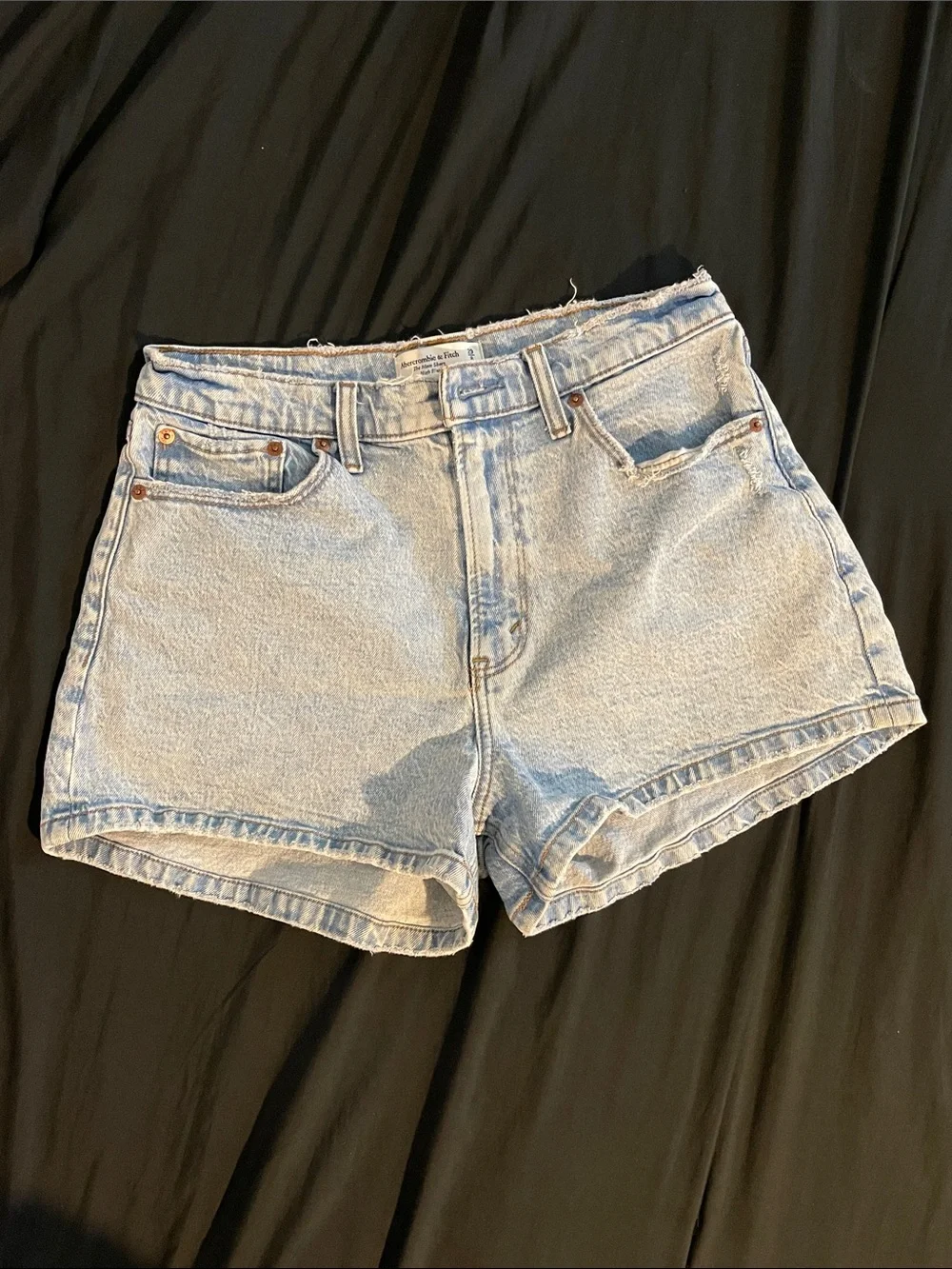 Abercrombie & Fitch Curve Love Mom Shorts High Rise Light Wash Denim Size 29 / 8